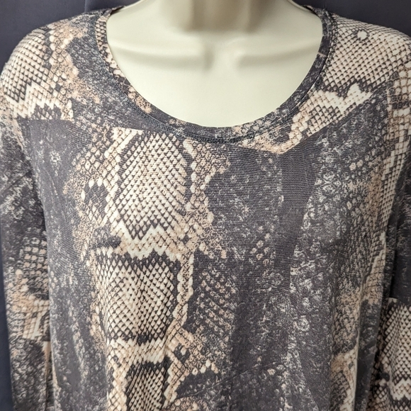 Basler Black Label Snake Print Stretch Top Sz 44/ US 16 - Picture 3 of 11